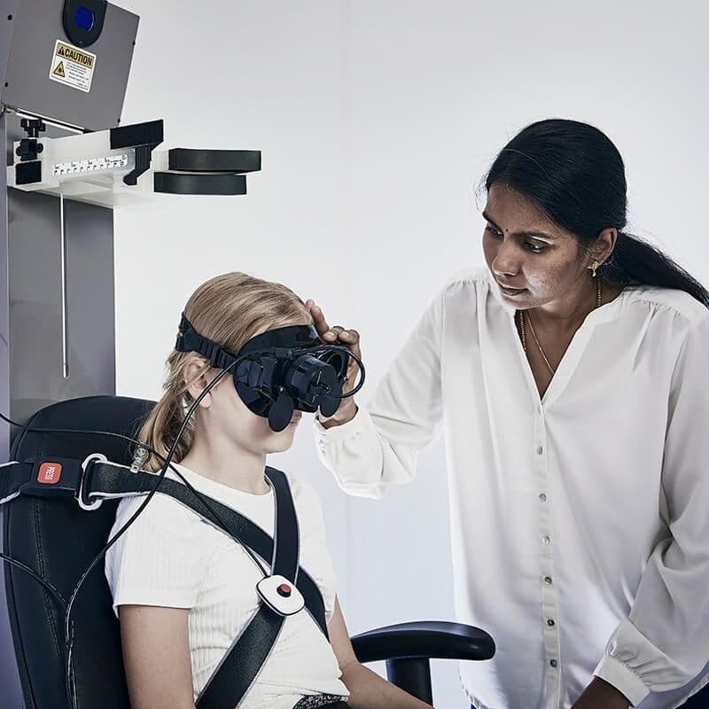 orion_at_comp_chair_environmental_child2